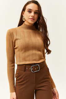 Женский светло-коричневый свитер из мягкого трикотажа с зигзагообразным вырезом и полуводолазкой Olalook