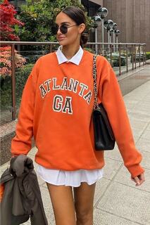 Женский свитшот оверсайз с круглым вырезом оранжевого цвета с принтом Atlanta MODAGEN, оранжевый