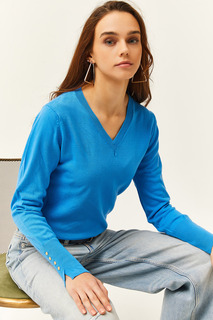 Женский синий трикотажный свитер с v-образным вырезом и разрезом на манжетах на пуговицах Olalook