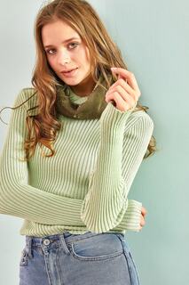 Женский трикотажный свитер с капюшоном из искусственного меха Bianco Lucci, зеленый