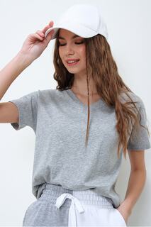Женская базовая футболка Grimelange с V-образным вырезом Trend Alaçatı Stili, серый