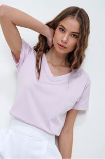 Женская базовая футболка сиреневого цвета с v-образным вырезом Trend Alaçatı Stili, фиолетовый