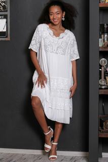 Женское белое итальянское платье-миди с рукавами и кружевной подкладкой Chiccy, белый