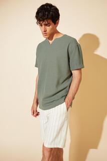 Рубашка стандартного кроя из 100 % хлопка с V-образным вырезом и короткими рукавами DeFacto, зеленый