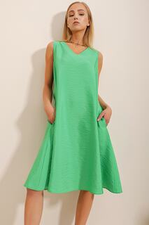 Женское зеленое тканое платье Aerobin с v-образным вырезом и двойными карманами Trend Alaçatı Stili, зеленый