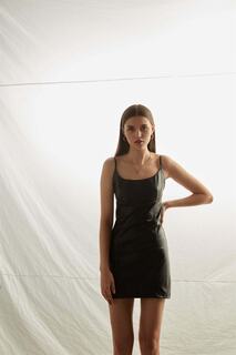 Мини-платье из натуральной кожи с ремешками, черное VATKALI, черный