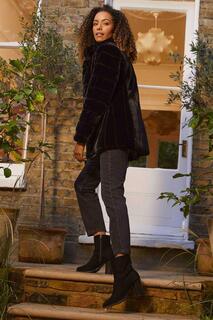 Пальто из искусственного меха с длинными рукавами Izabel London, черный