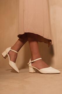Босоножки на низком блочном каблуке с заостренным носком &apos;Ayra&apos; Where&apos;s That From, белый
