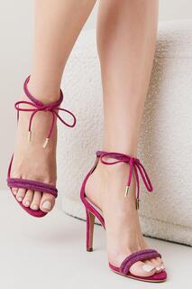 Кожаные босоножки на каблуке со стразами и завязками на щиколотке Karen Millen, розовый