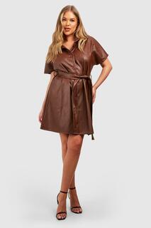 Платье-рубашка Plus с поясом из искусственной кожи boohoo, коричневый
