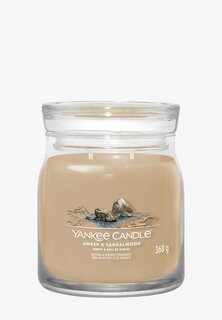 Ароматическая свеча Signature Medium Jar Amber &amp; Sandalwood Yankee Candle, коричневый