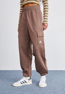 Спортивные брюки Essentials Cargo Jogger Pant adidas Originals, цвет earth strata