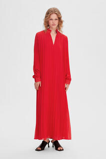 Длинное плиссированное платье из переработанных материалов. Selected Femme, красный