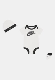 Кепка Nike Baby 3 Piece Gift Set Body Booties &amp; Beanie Unisex Nike, цвет sail