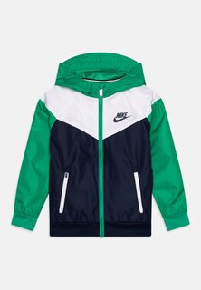 Куртка межсезонная Windrunner Unisex Nike, цвет stadium green