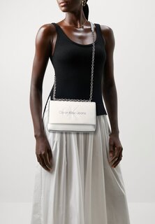 Сумка через плечо Sculpted Flap Calvin Klein Jeans, цвет white/silver-coloured logo