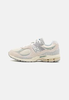 Низкие кроссовки M2002 Unisex New Balance, цвет beige/grey