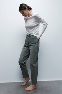 брюки джинсовые женские Джинсы mom с эффектом масляной стирки Befree
