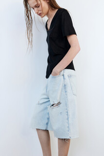 брюки (бриджи) джинсовые женские Шорты-бриджи джинсовые рваные с открытыми срезами Befree
