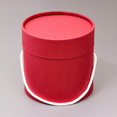 Подарочная коробка, круглая, бордовая,с шнурком, 12 х 12 см NO Brand