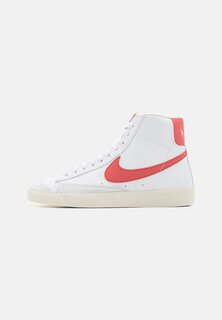 Высокие кеды Blazer Mid &apos;77 Nike, цвет white/adobe/red stardust/sail/lightbrown/natural
