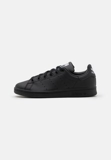 Низкие кроссовки Stan Smith Unisex adidas Originals, цвет core black/footwear white