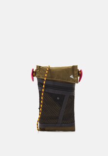 Спортивная сумка Algir Lanyard Pocket Unisex Klättermusen, цвет olive