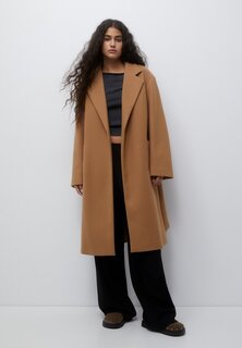 Классическое пальто Texture With Belt PULL&amp;BEAR, цвет camel
