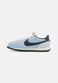 Кроссовки низкие CORTEZ SE UNISEX Nike Sportswear, цвет light armory blue/dark obsidian/pure platinum/black/sail/alabaster