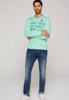 Вязаный свитер HENLEY MIT LOGO PRINT Camp David, цвет sun aqua