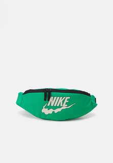 Поясная сумка UNISEX Nike Sportswear, цвет stadium green/coconut milk