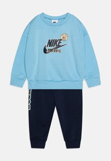 Спортивный костюм SENSE OF ADVENTURE SET Nike Sportswear, цвет midnight navy