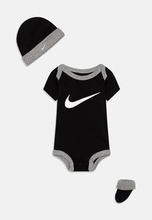 Шапка-бини SET Nike Sportswear, цвет black