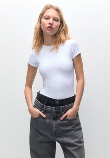 Футболка базовая FITTED SHORT SLEEVE PULL&amp;BEAR, цвет white