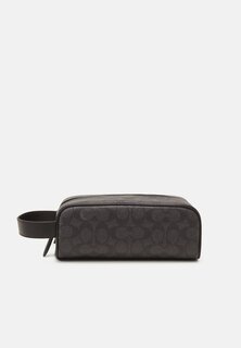 Косметичка TRAVEL KIT IN SIGNATURE COATED Coach, цвет charcoal