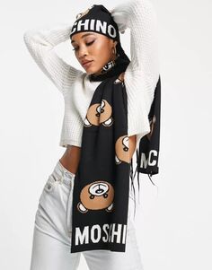 Черный шарф с логотипом Moschino