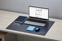 Коврик на стол attache economy 530х660мм черный с прозрачным верхним листом