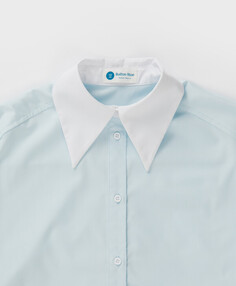 Блузка укороченная с белым воротником голубая Button Blue (170)