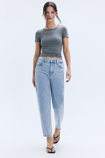 брюки джинсовые женские Джинсы mom fit укороченные с высокой посадкой Befree