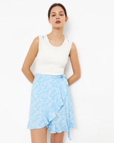 Юбка мини на запах с оборкой голубого цвета