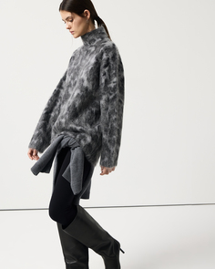 Свитер пушистый с абстрактным рисунком серого цвета