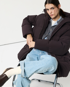 Пуховик с регулировкой по талии цвета горький шоколад