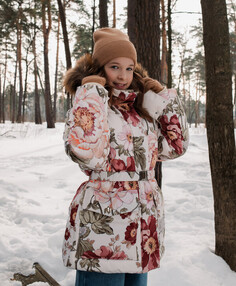 Куртка зимняя на искусственном пуху с цветочным принтом молочная для девочки Gulliver (146)