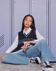 Чёрный жилет oversize с принтом Gloria Jeans