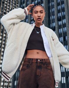 Бежевая куртка-бомбер oversize с вышивкой Gloria Jeans