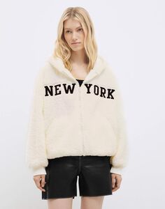 Молочная меховая куртка oversize с аппликацией Gloria Jeans