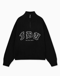 Чёрный джемпер oversize с воротником на молнии и патчем Gloria Jeans