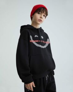 Чёрное свободное худи с принтом Gloria Jeans