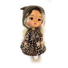 Кукла QIANQIAN с шапкой-кошечка, 26 см Carolon