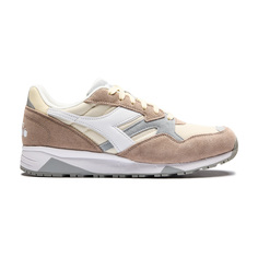 N902 Diadora